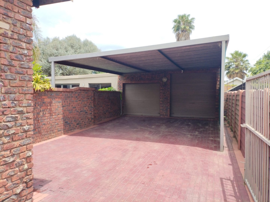4 Bedroom Property for Sale in Petersfield Gauteng