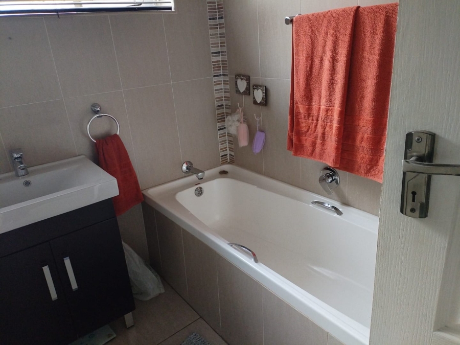 4 Bedroom Property for Sale in Petersfield Gauteng