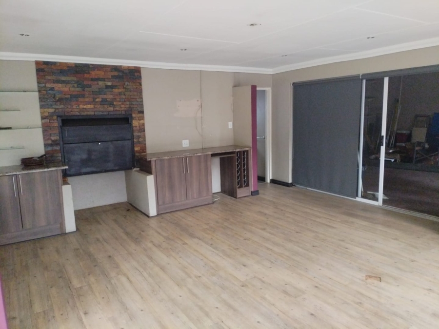 4 Bedroom Property for Sale in Petersfield Gauteng