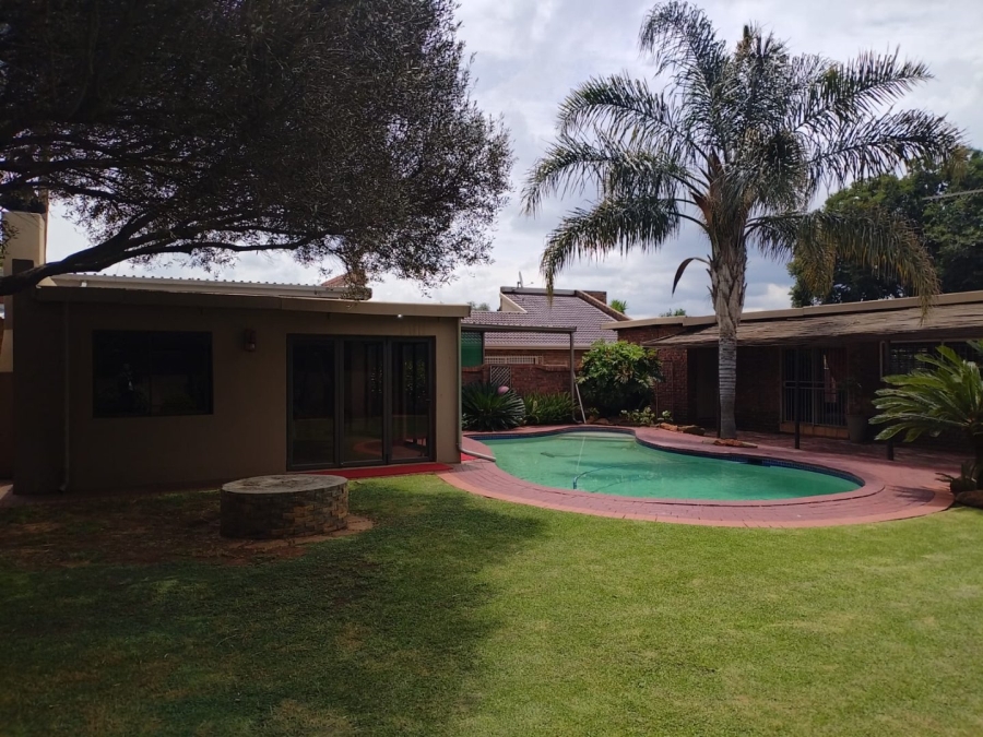 4 Bedroom Property for Sale in Petersfield Gauteng