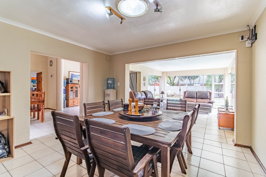 5 Bedroom Property for Sale in Eden Glen Gauteng