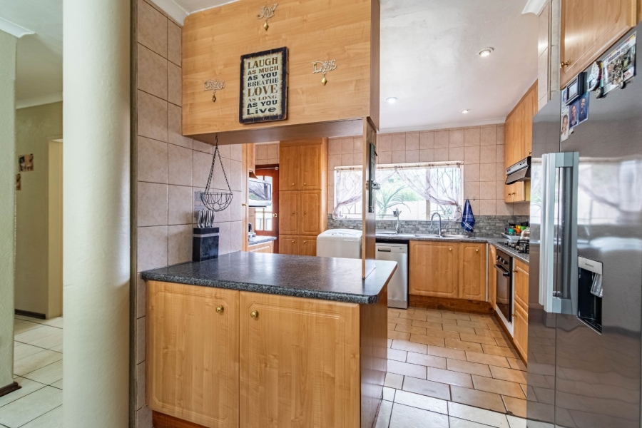 5 Bedroom Property for Sale in Eden Glen Gauteng