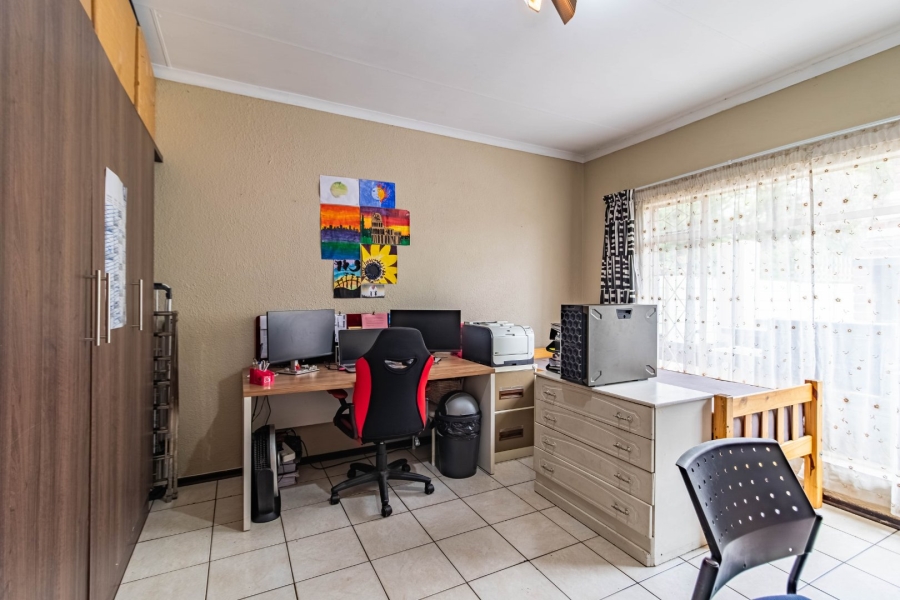 5 Bedroom Property for Sale in Eden Glen Gauteng