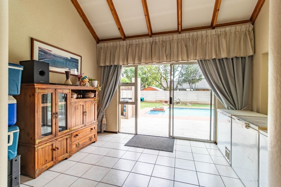 5 Bedroom Property for Sale in Eden Glen Gauteng