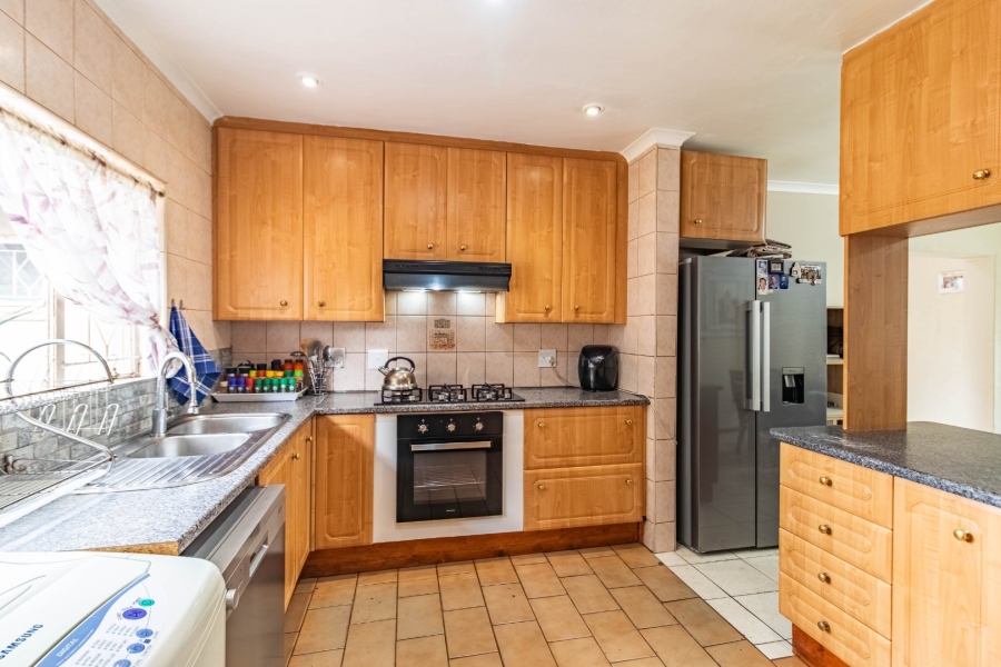 5 Bedroom Property for Sale in Eden Glen Gauteng