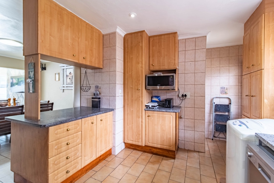 5 Bedroom Property for Sale in Eden Glen Gauteng