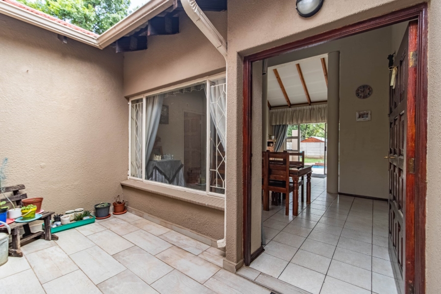 5 Bedroom Property for Sale in Eden Glen Gauteng