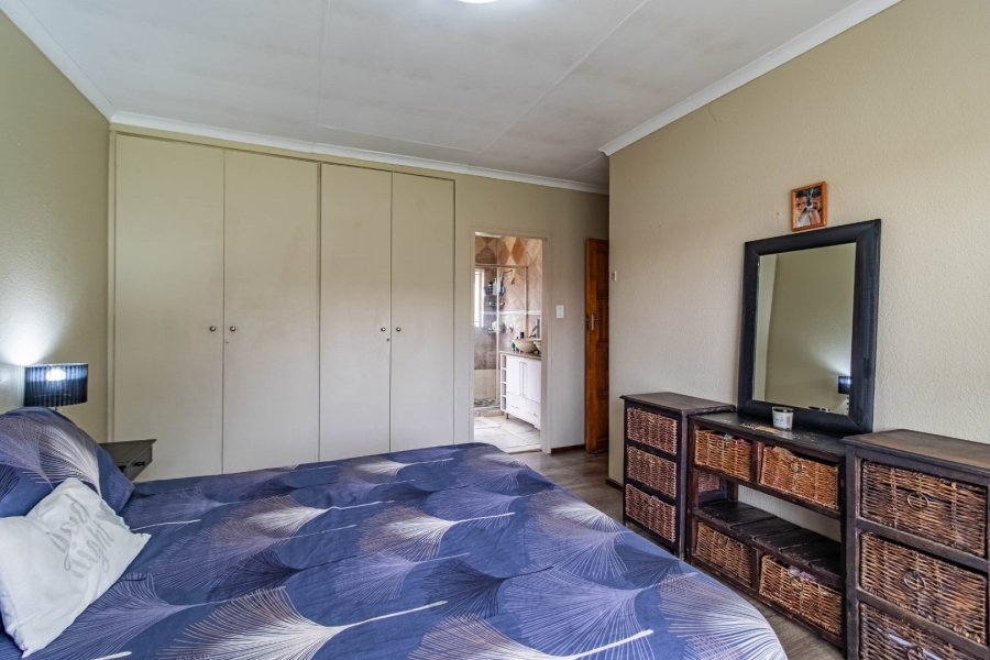 5 Bedroom Property for Sale in Eden Glen Gauteng