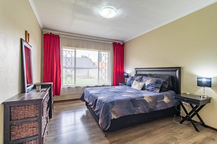 5 Bedroom Property for Sale in Eden Glen Gauteng