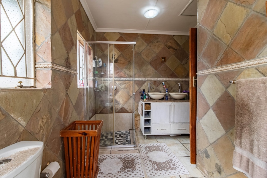 5 Bedroom Property for Sale in Eden Glen Gauteng