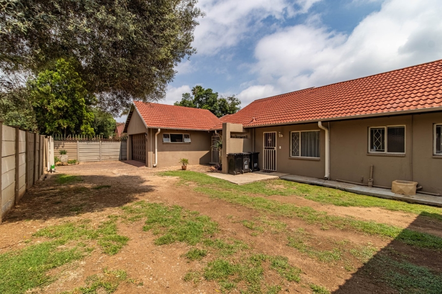 5 Bedroom Property for Sale in Eden Glen Gauteng