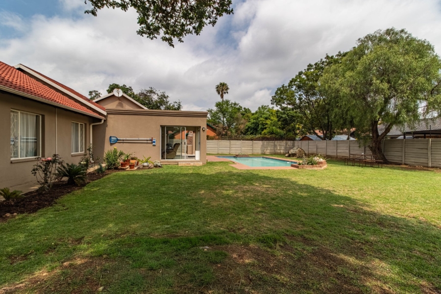 5 Bedroom Property for Sale in Eden Glen Gauteng