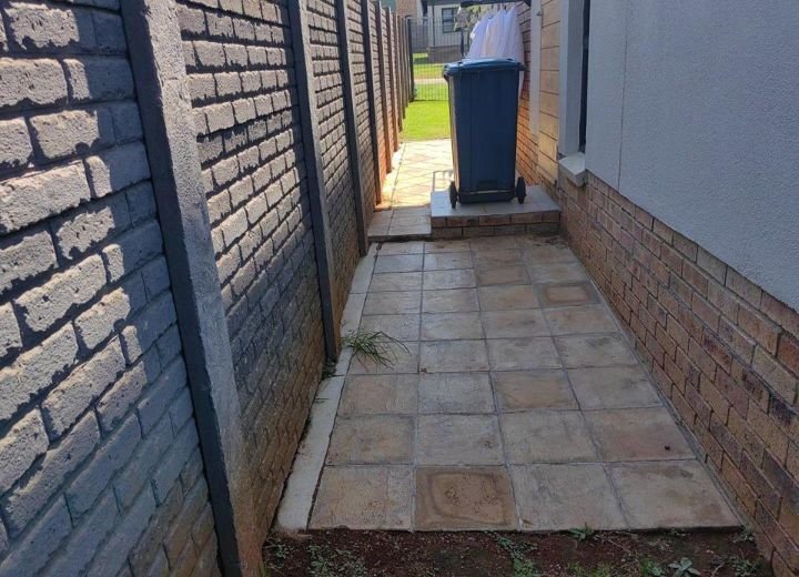 4 Bedroom Property for Sale in Lotus Gardens Gauteng
