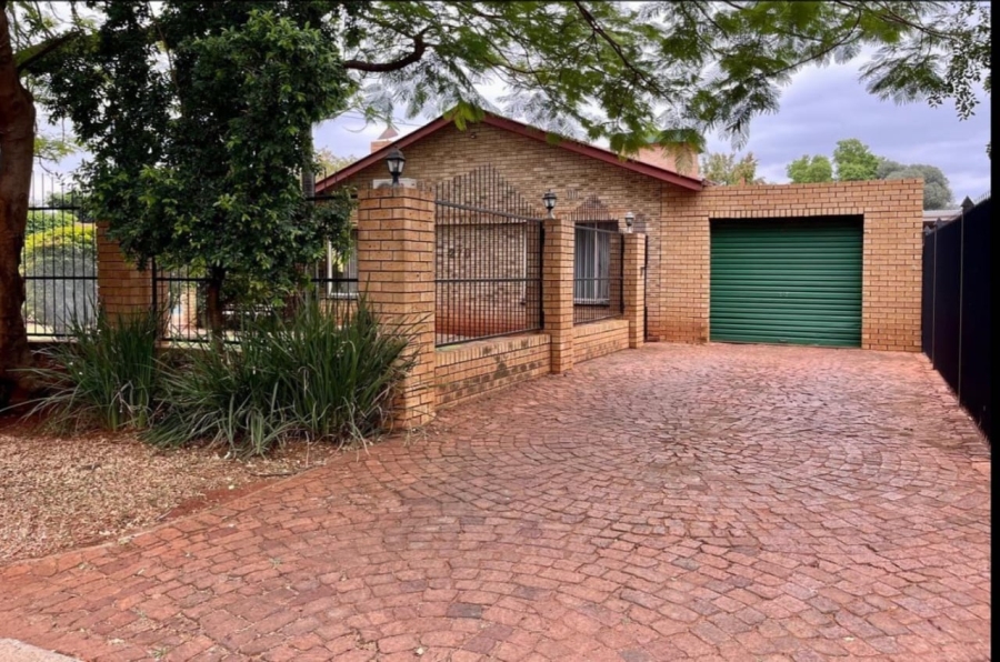 4 Bedroom Property for Sale in Sinoville Gauteng