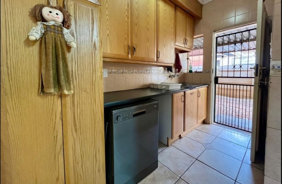 4 Bedroom Property for Sale in Sinoville Gauteng