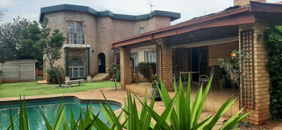 4 Bedroom Property for Sale in Sinoville Gauteng