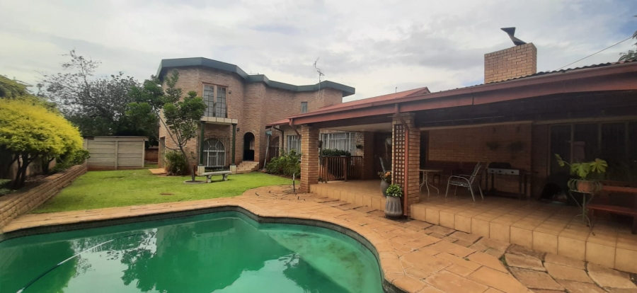4 Bedroom Property for Sale in Sinoville Gauteng