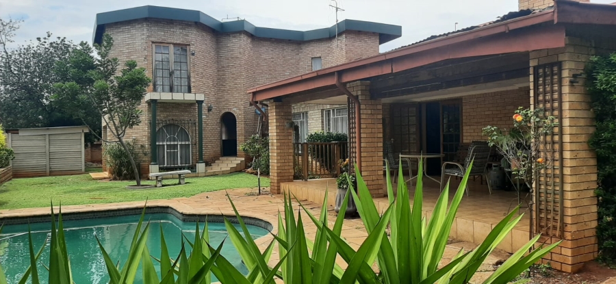 4 Bedroom Property for Sale in Sinoville Gauteng