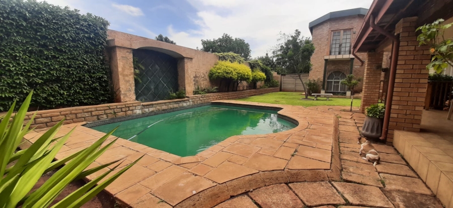 4 Bedroom Property for Sale in Sinoville Gauteng