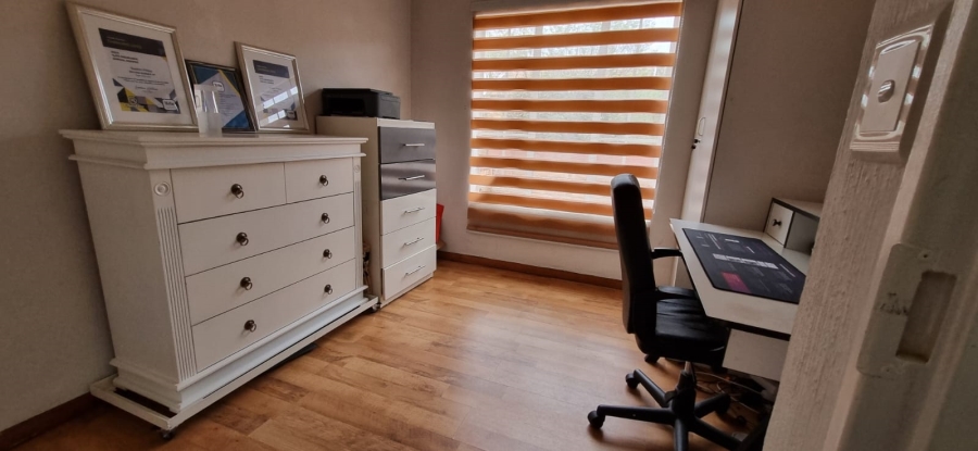 2 Bedroom Property for Sale in Honeydew Ridge Gauteng