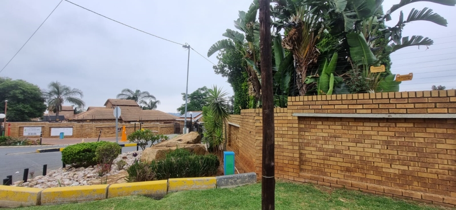 2 Bedroom Property for Sale in Honeydew Ridge Gauteng
