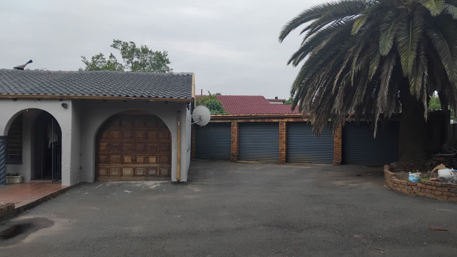 3 Bedroom Property for Sale in Glen Marais Gauteng