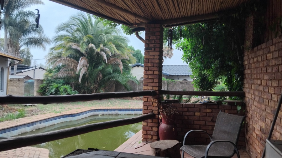 3 Bedroom Property for Sale in Glen Marais Gauteng