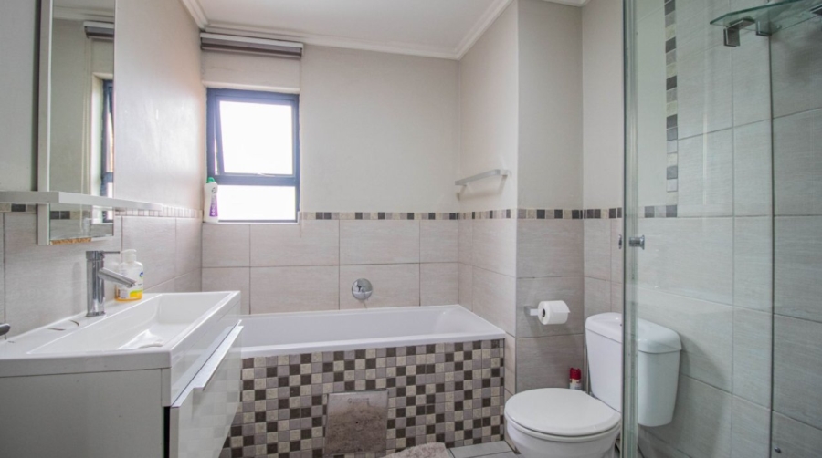 3 Bedroom Property for Sale in Sebenza Gauteng