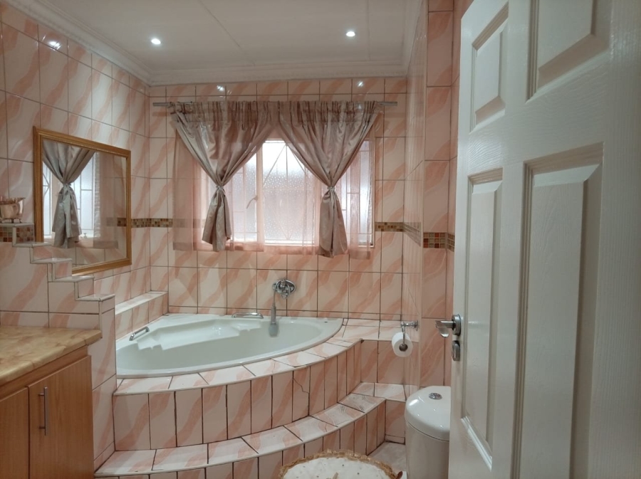 4 Bedroom Property for Sale in Delmore Park Gauteng