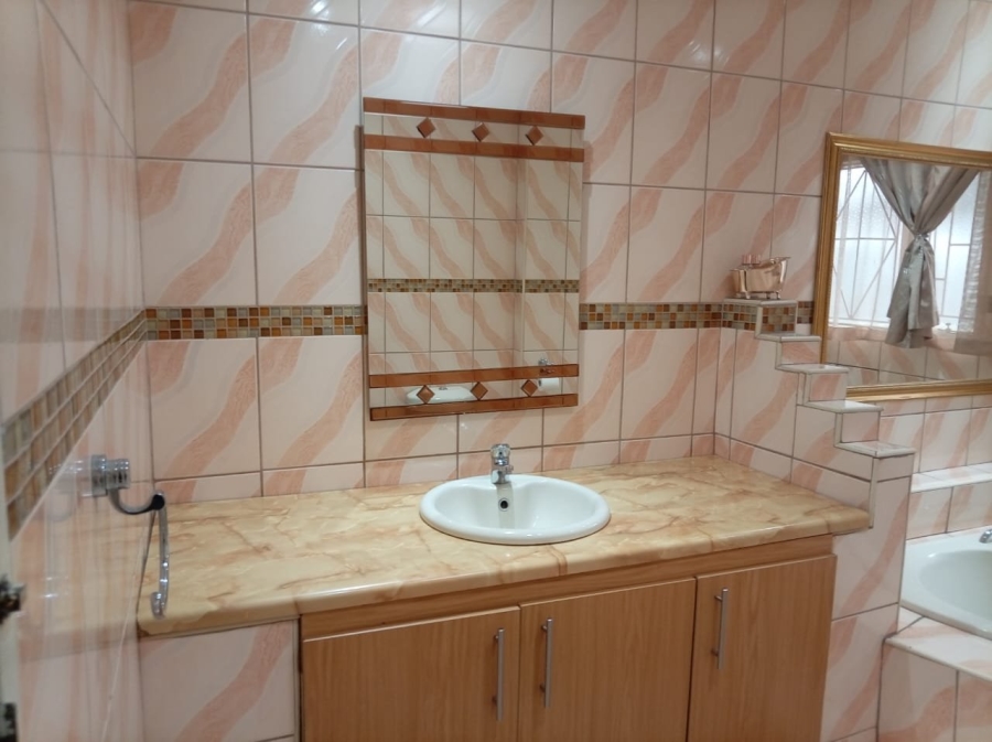 4 Bedroom Property for Sale in Delmore Park Gauteng