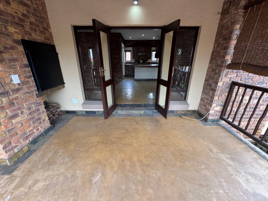 2 Bedroom Property for Sale in Glen Marais Gauteng