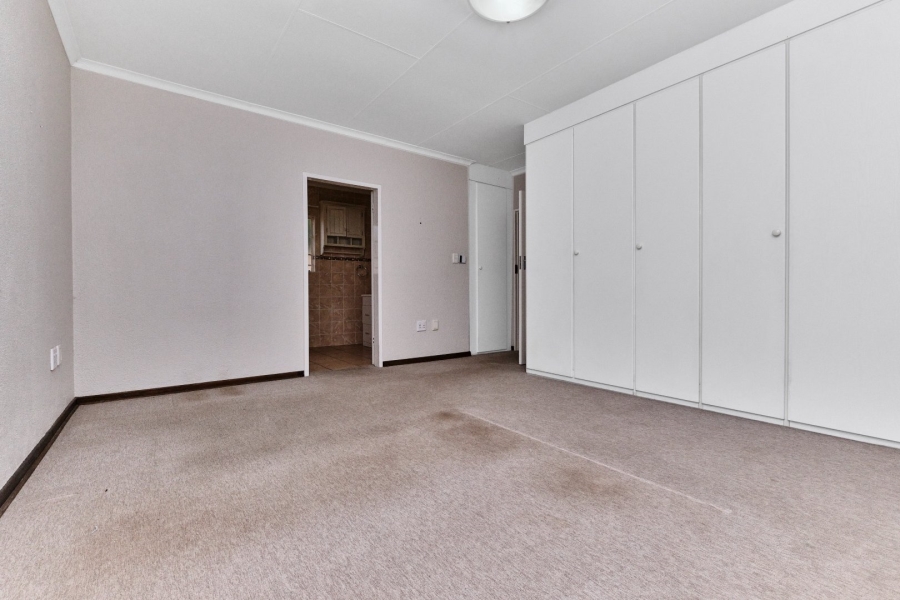 2 Bedroom Property for Sale in Wilgeheuwel Gauteng