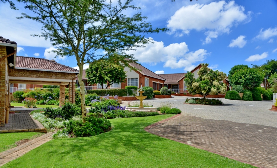 2 Bedroom Property for Sale in Wilgeheuwel Gauteng