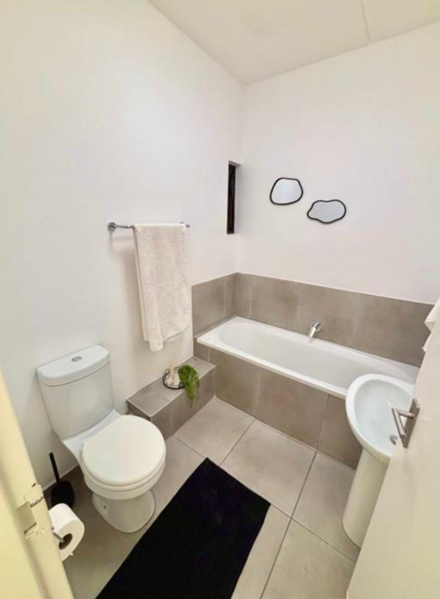 To Let 2 Bedroom Property for Rent in Vorna Valley Gauteng