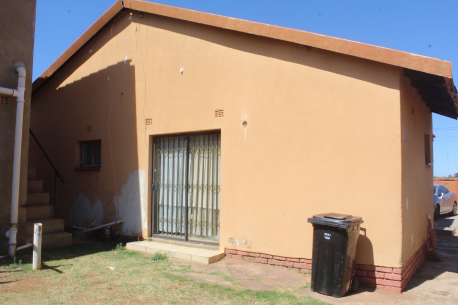 2 Bedroom Property for Sale in Lufhereng Gauteng