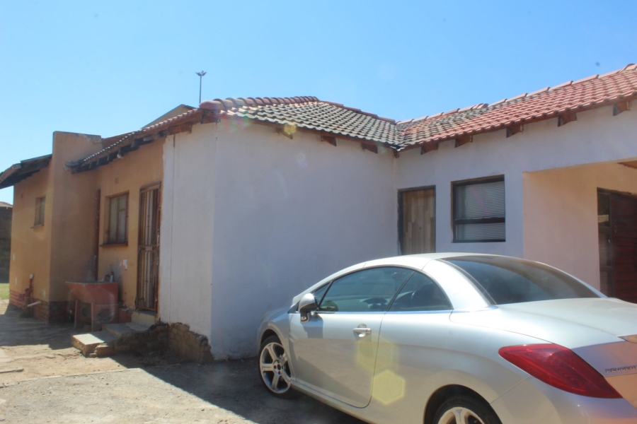 2 Bedroom Property for Sale in Lufhereng Gauteng