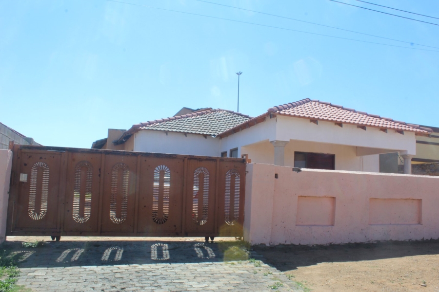 2 Bedroom Property for Sale in Lufhereng Gauteng