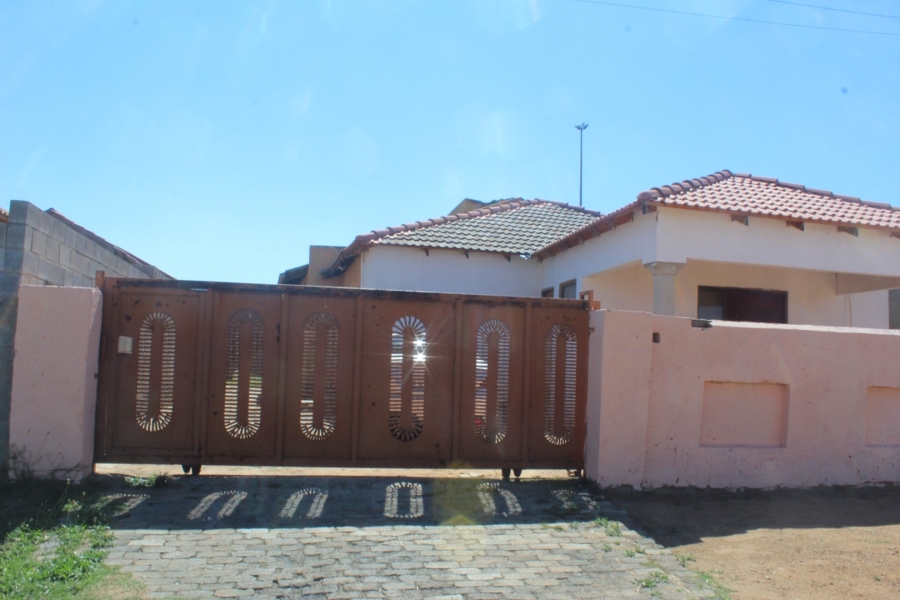 2 Bedroom Property for Sale in Lufhereng Gauteng