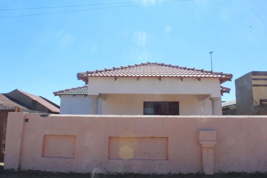 2 Bedroom Property for Sale in Lufhereng Gauteng