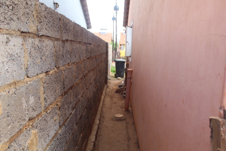 2 Bedroom Property for Sale in Lufhereng Gauteng