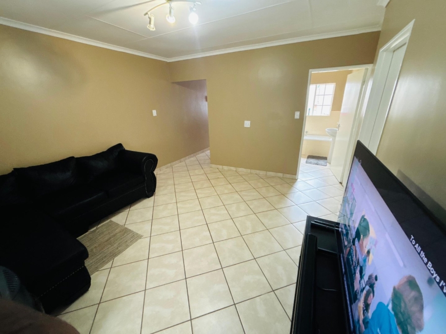 To Let 2 Bedroom Property for Rent in Buccleuch Gauteng