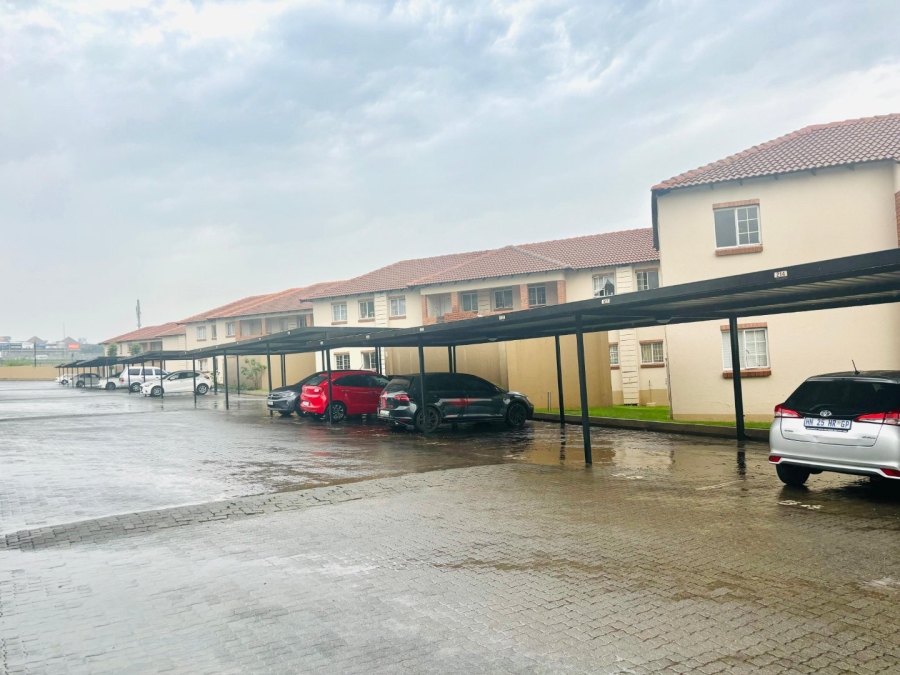 To Let 2 Bedroom Property for Rent in Buccleuch Gauteng