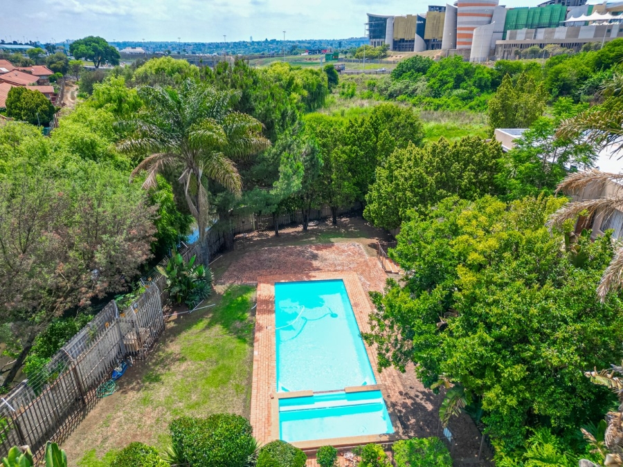 2 Bedroom Property for Sale in Weltevreden Park Gauteng