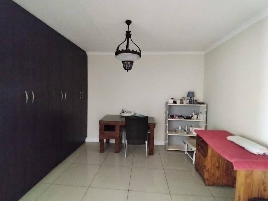 4 Bedroom Property for Sale in Fleurdal Gauteng