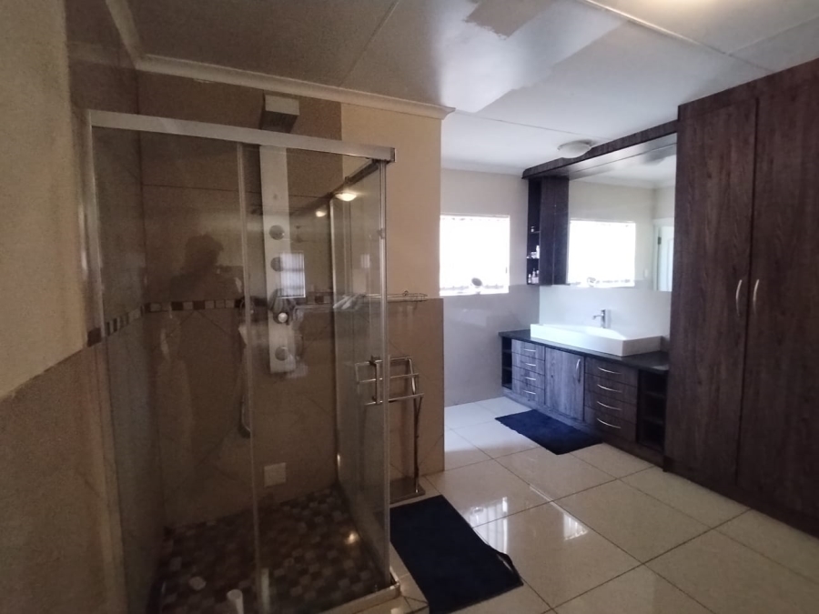 4 Bedroom Property for Sale in Fleurdal Gauteng