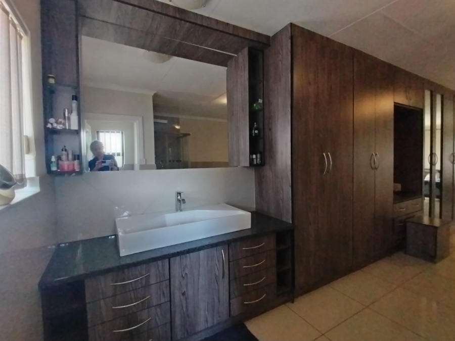 4 Bedroom Property for Sale in Fleurdal Gauteng