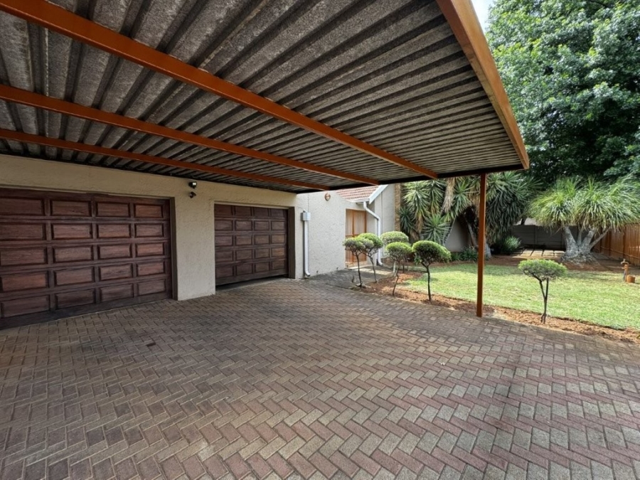 4 Bedroom Property for Sale in Birchleigh Gauteng