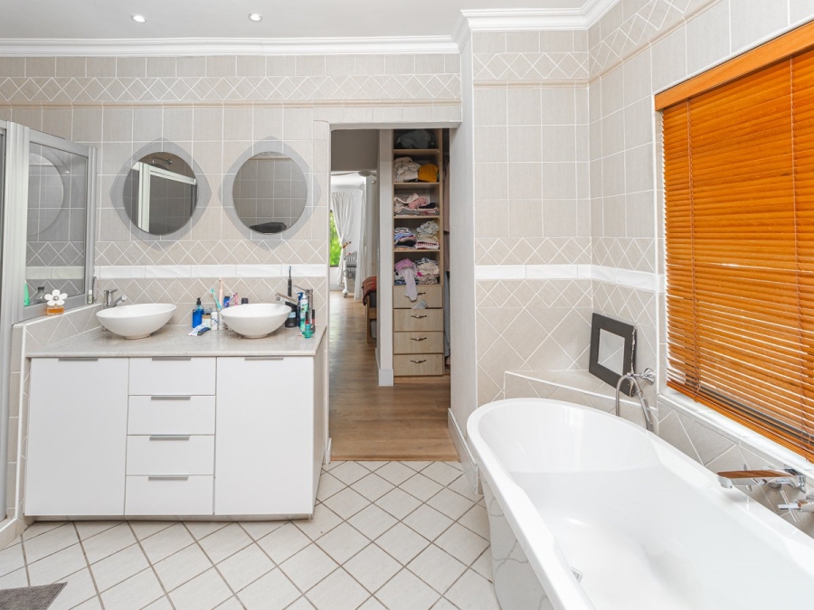 4 Bedroom Property for Sale in Blue Valley Golf Estate Gauteng