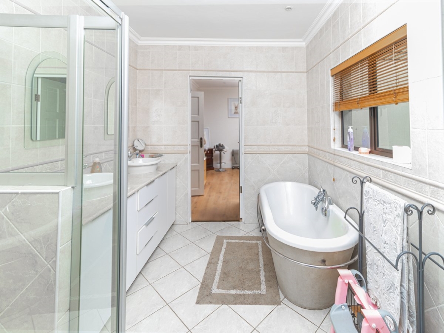 4 Bedroom Property for Sale in Blue Valley Golf Estate Gauteng