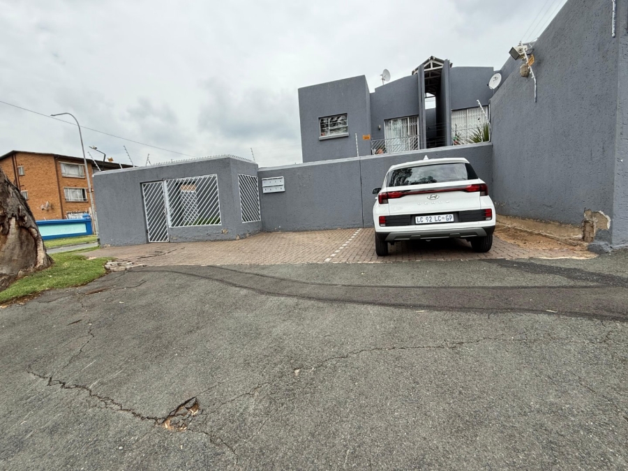 3 Bedroom Property for Sale in Roseacre Gauteng